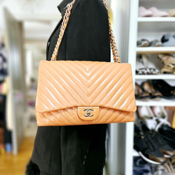 Chanel Salmon Orange Jumbo Chevron Patent Silver Hardware - Picture 3 of 10